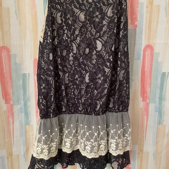 Quilted, Lace Top - Picture 3 of 4